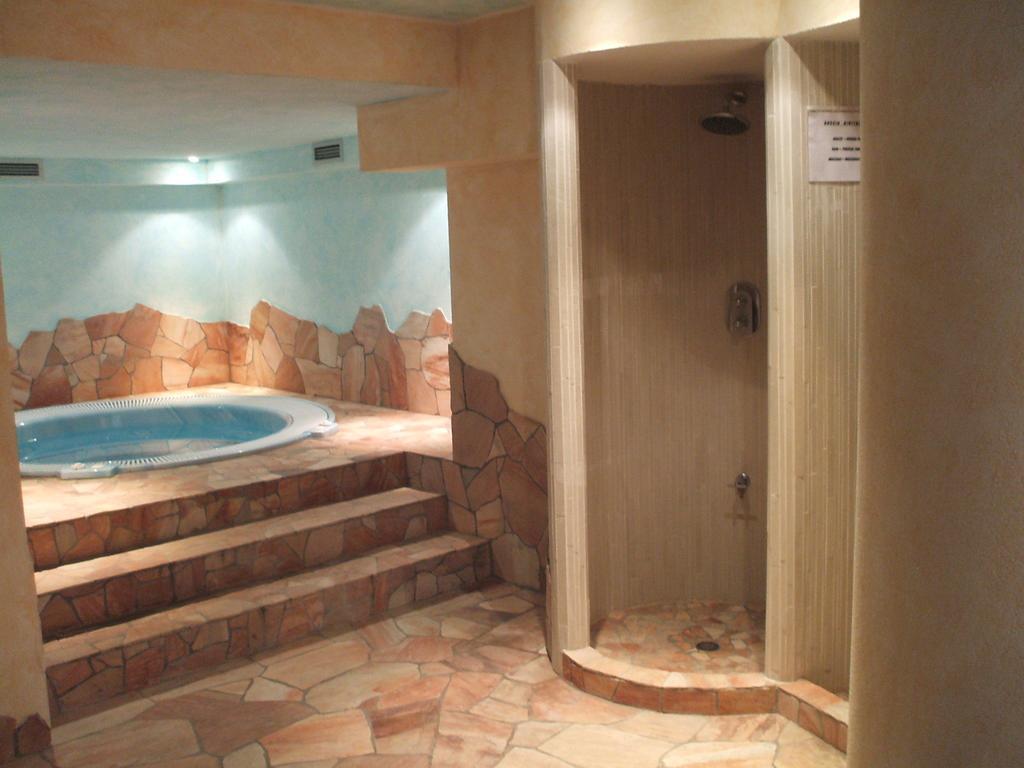Garni Costa Verde Bocenago Exterior photo